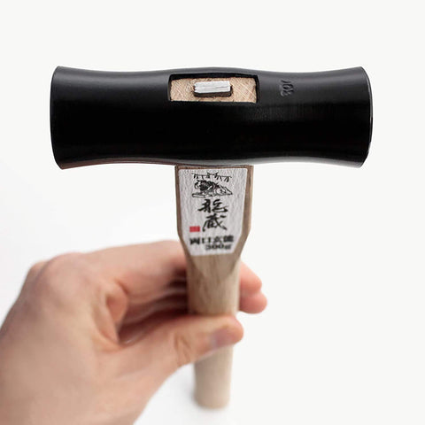 KAKURI Genno hammer weighs 300 g for versatile small to medium projects.