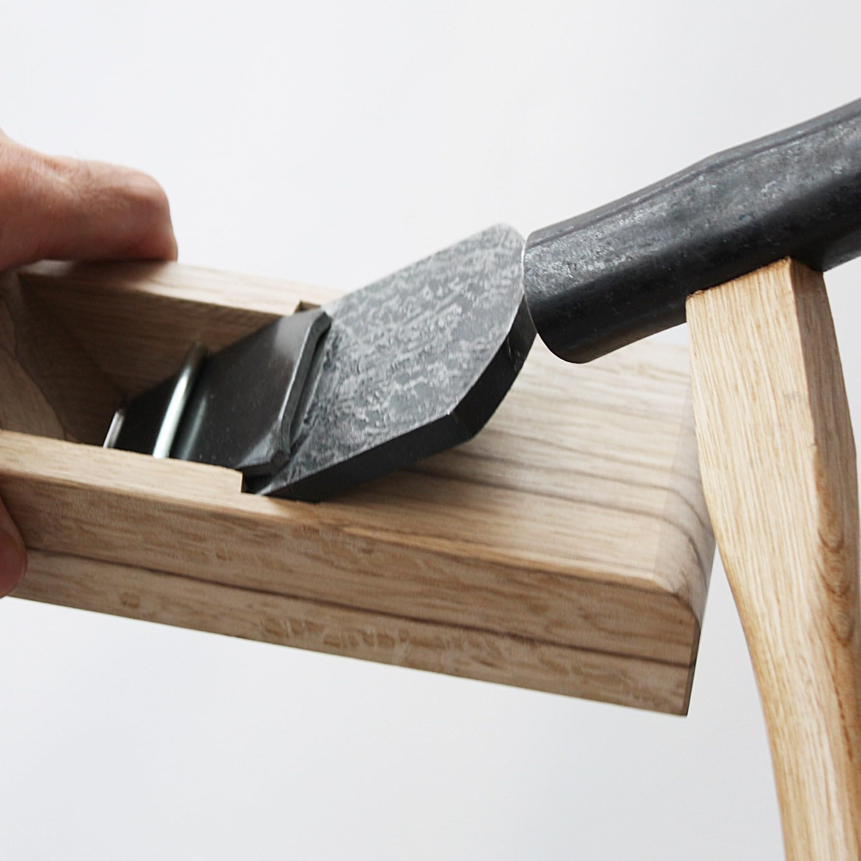 KAKURI KanNA laminated blade with chipbreaker reduces wood splitting during planing.