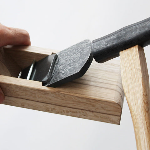 KAKURI KanNA laminated blade with chipbreaker reduces wood splitting during planing.
