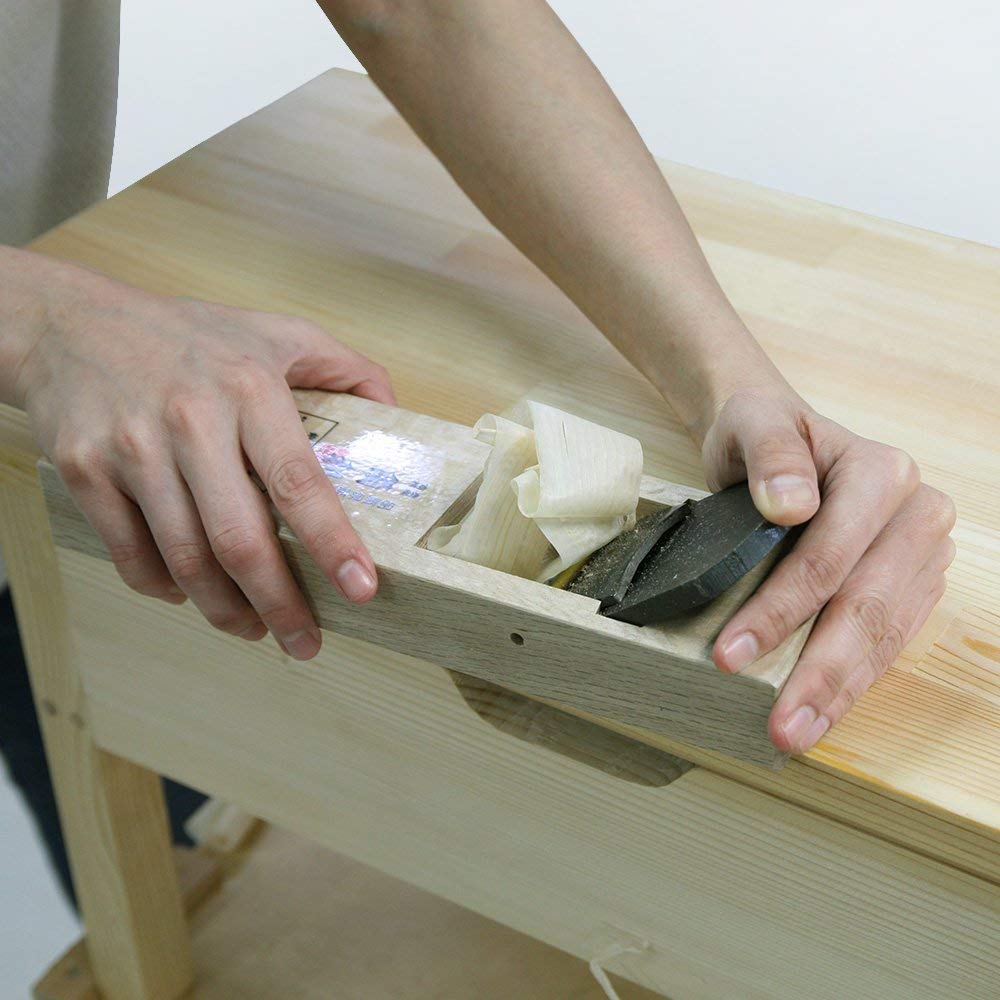 Close-up of the laminated blade showing a razor-sharp edge