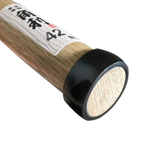 KAKURI white oak handle provides sturdy grip and wear resistance