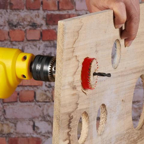 KATA hole saw cutting softwood demonstrates smooth performance