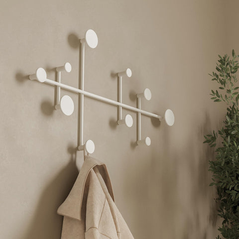 Kazai Sval ten-hook system provides flexible daily storage.