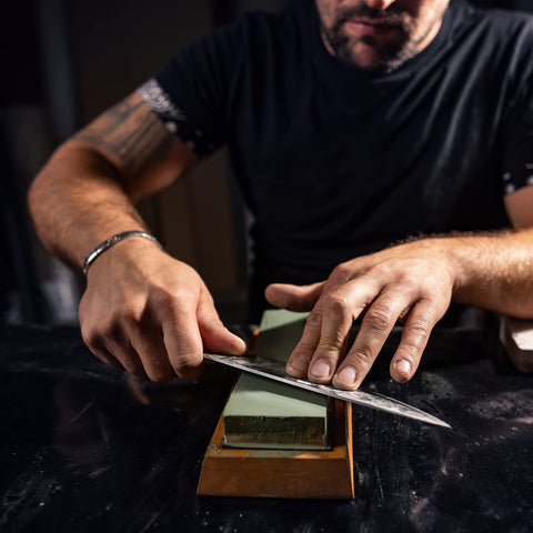 KEENBEST flattening stone keeps the surface flat for even sharpening.