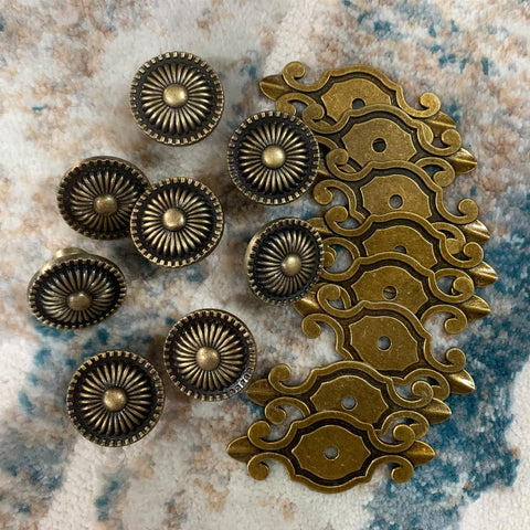 Kelier kitchen-cupboard pull demonstrates easy installation with included screws.