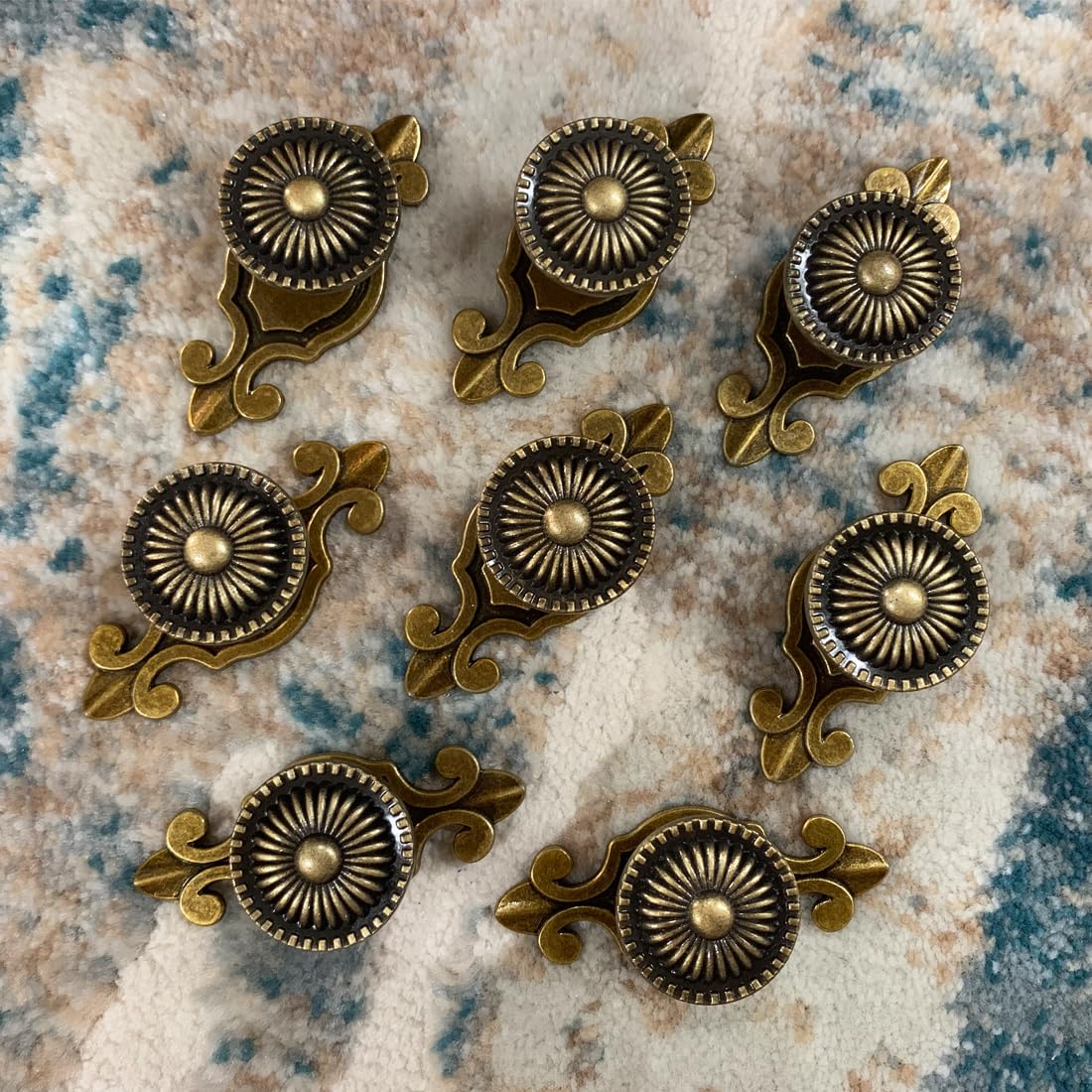 Kelier packaging shot shows eight knobs and screws ready to install.