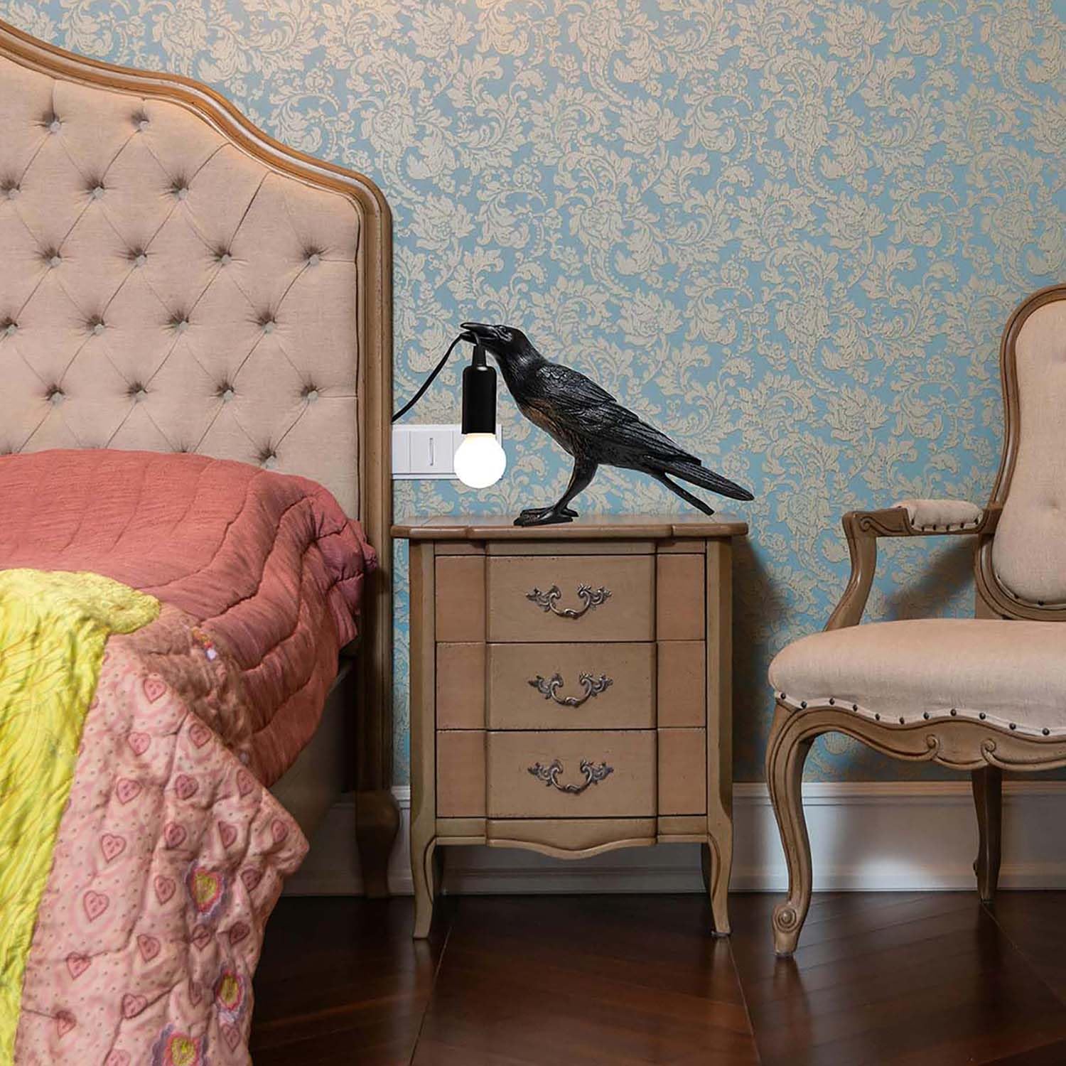 KENJIEY Raven Lamp Halloween table decor adds spooky charm