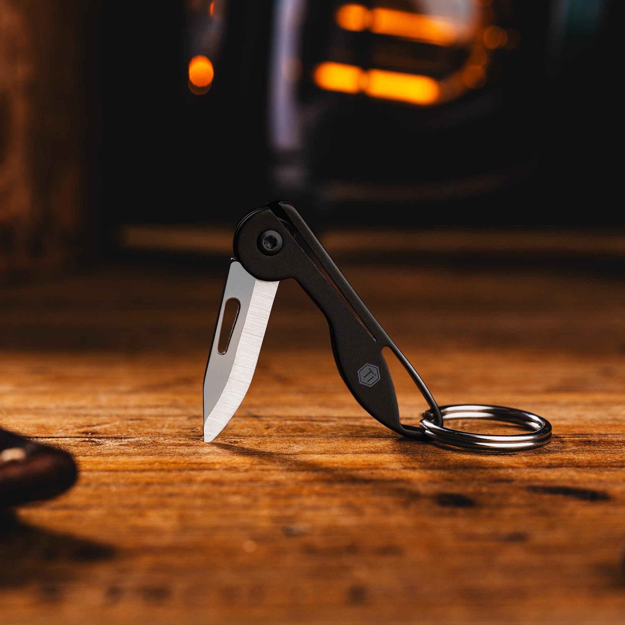 KeyUnity KK05BK mini knife blade extended enables precise cuts during outdoor prep.