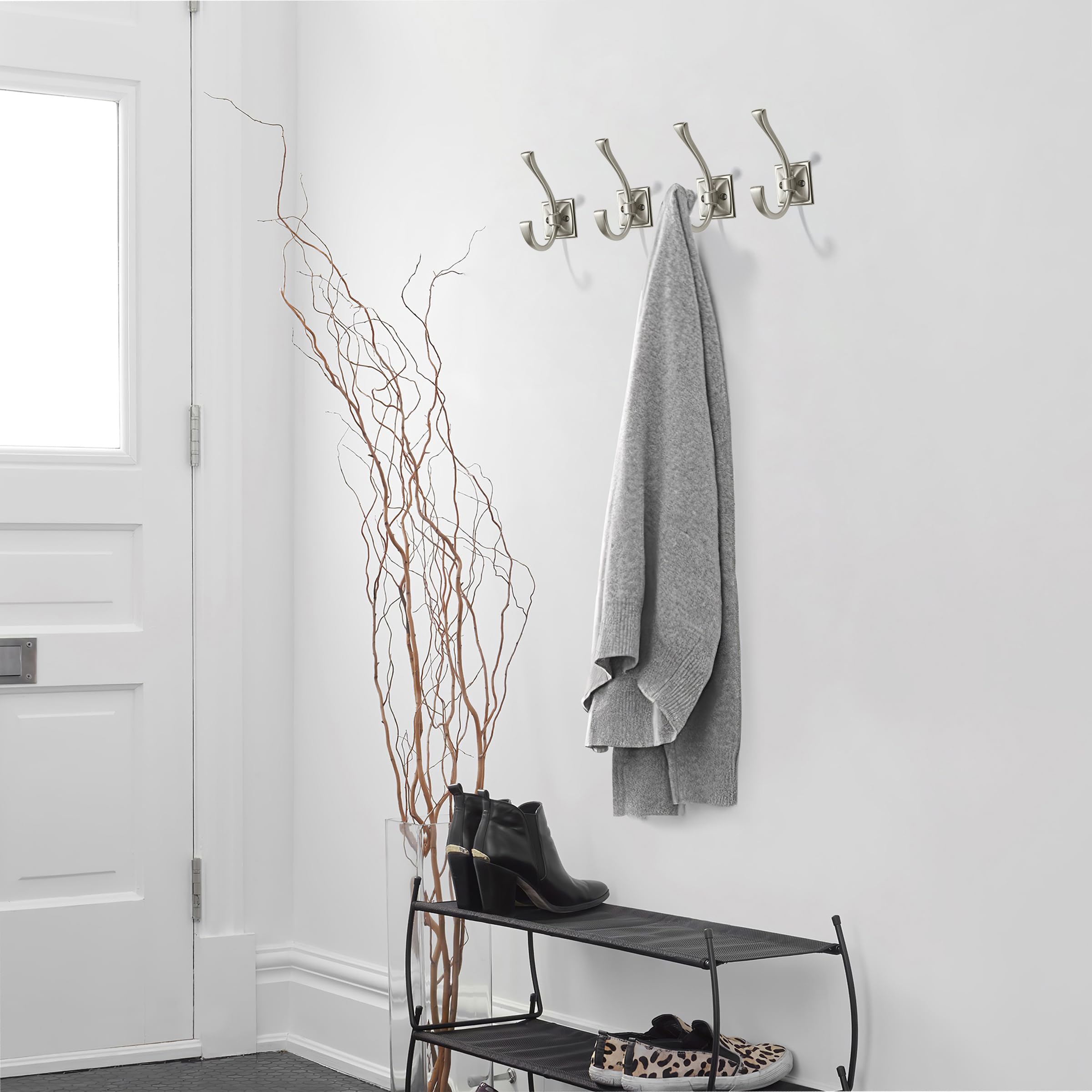Durable zinc alloy design of Khtumeware hooks for daily use.