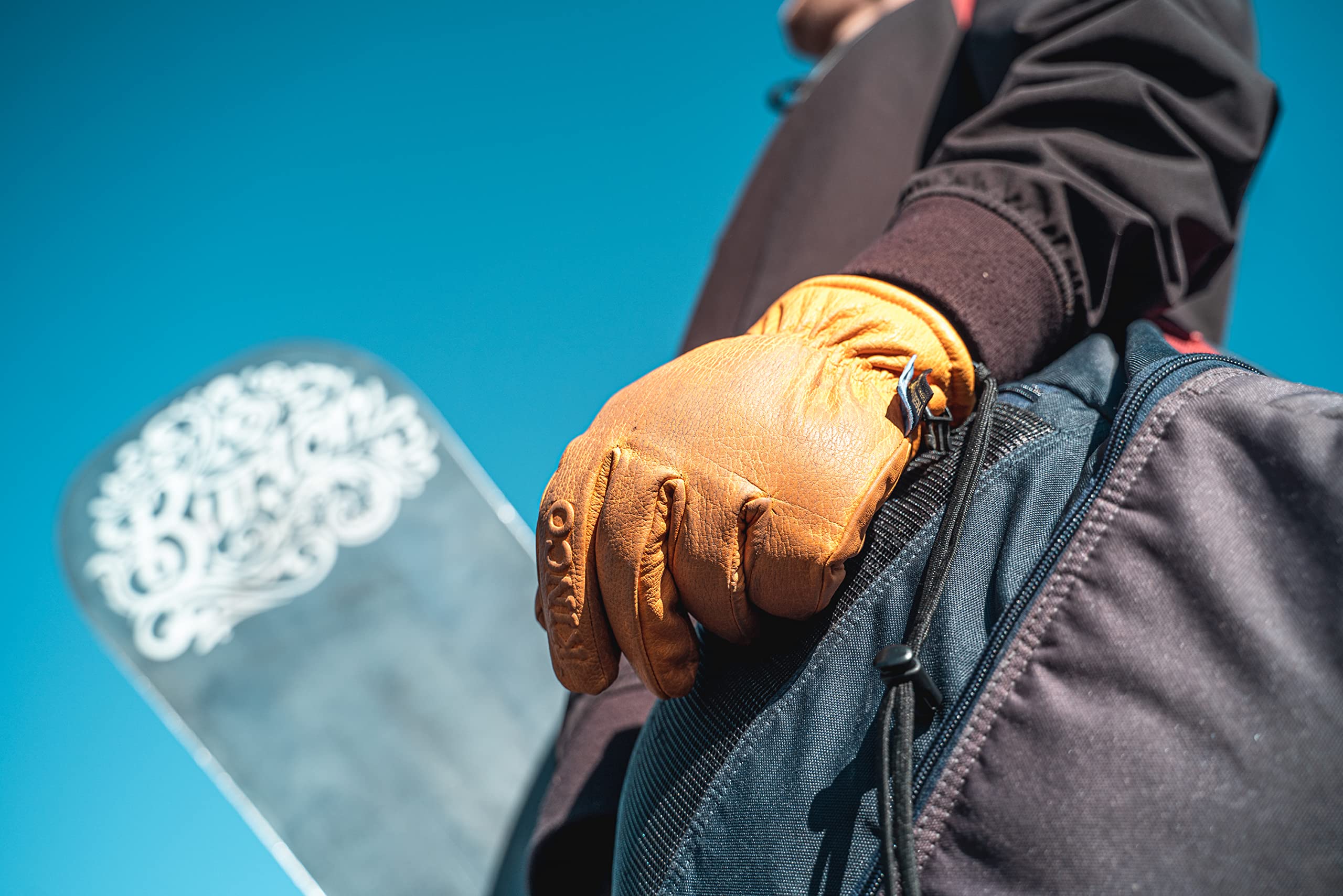Kinco 9084KWP-L Hydroflector leash cords keep gloves handy when removed.