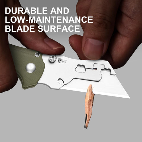 Kizer C01C Uti 2 green G10 handle grip in hand
