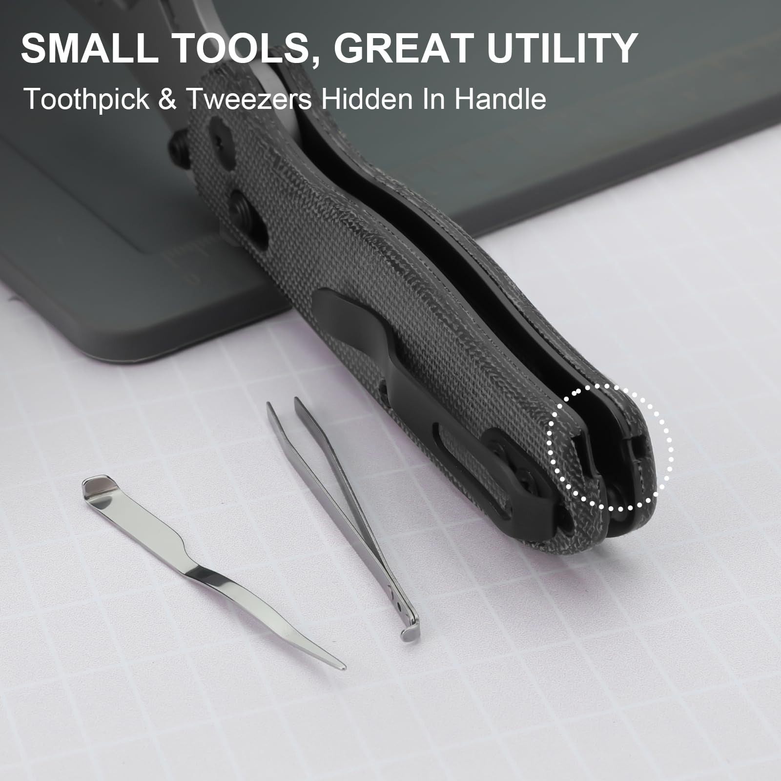 Kizer Uti Bear pocket clip secured for easy carry