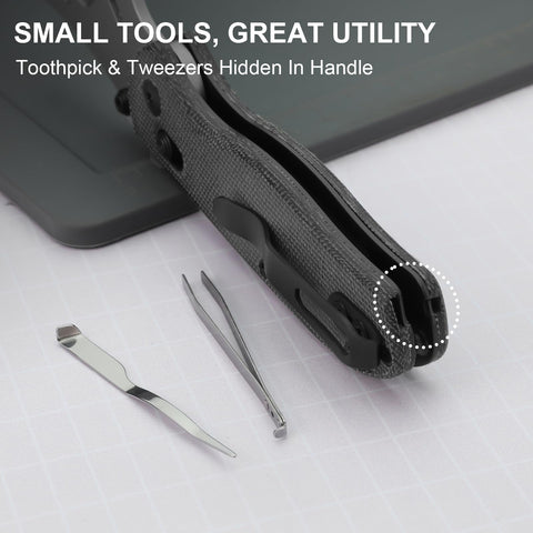 Kizer Uti Bear pocket clip secured for easy carry