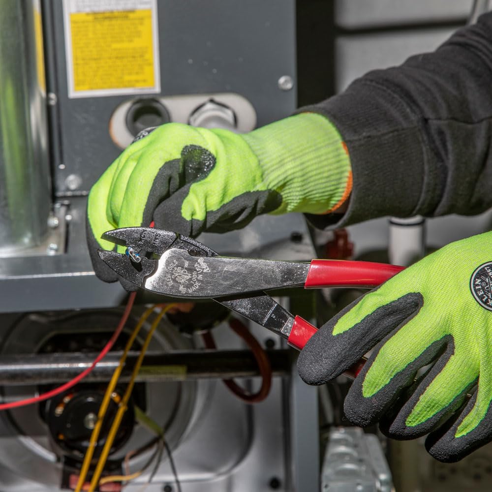 Klein Tools 1005 tapered nose close-up enabling access in confined spaces.