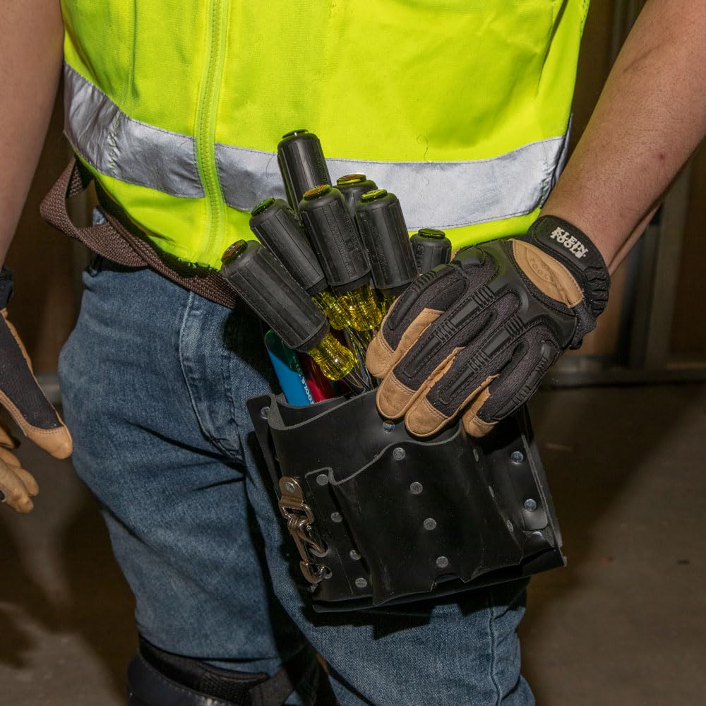Klein Tools 647M internal flanges provide shaft anchor