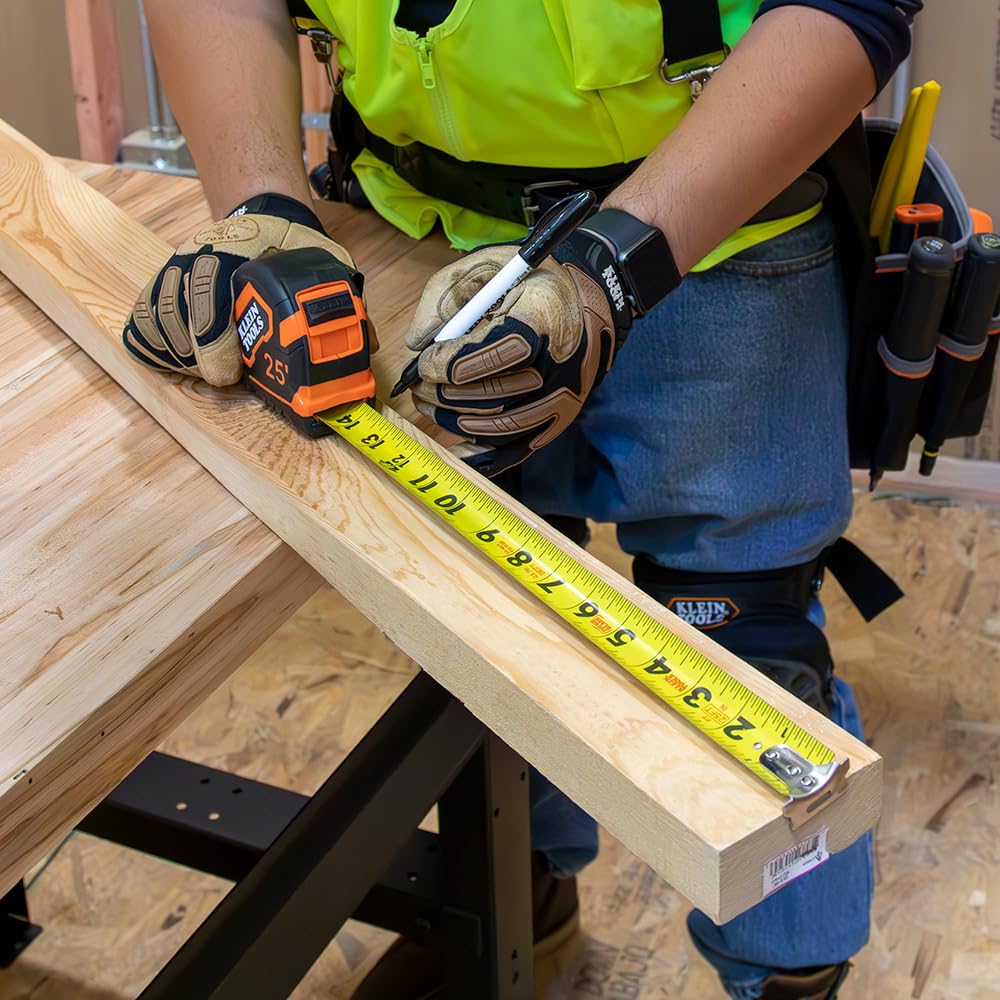 Soft touch grip provides comfortable handling on the Klein Tools 9125