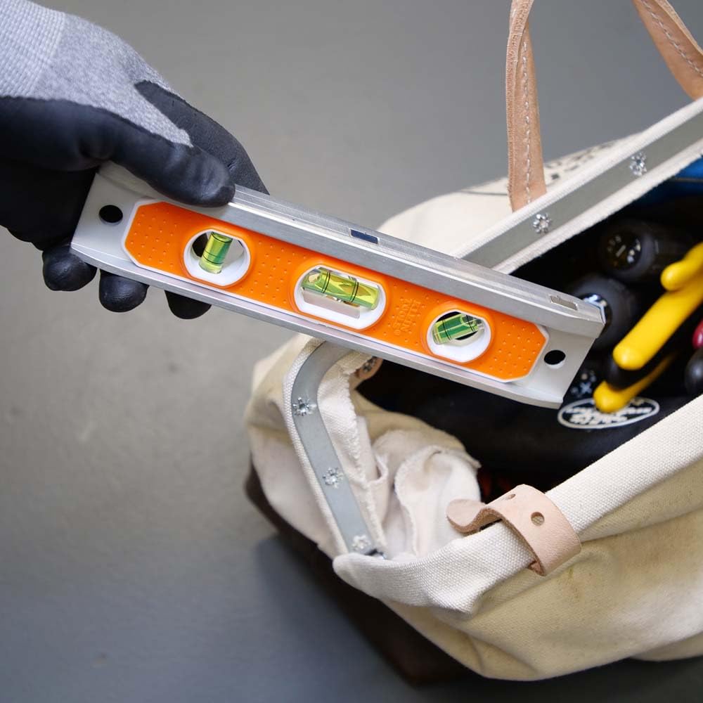 Klein Tools 935R level on conduit demonstrates secure alignment.