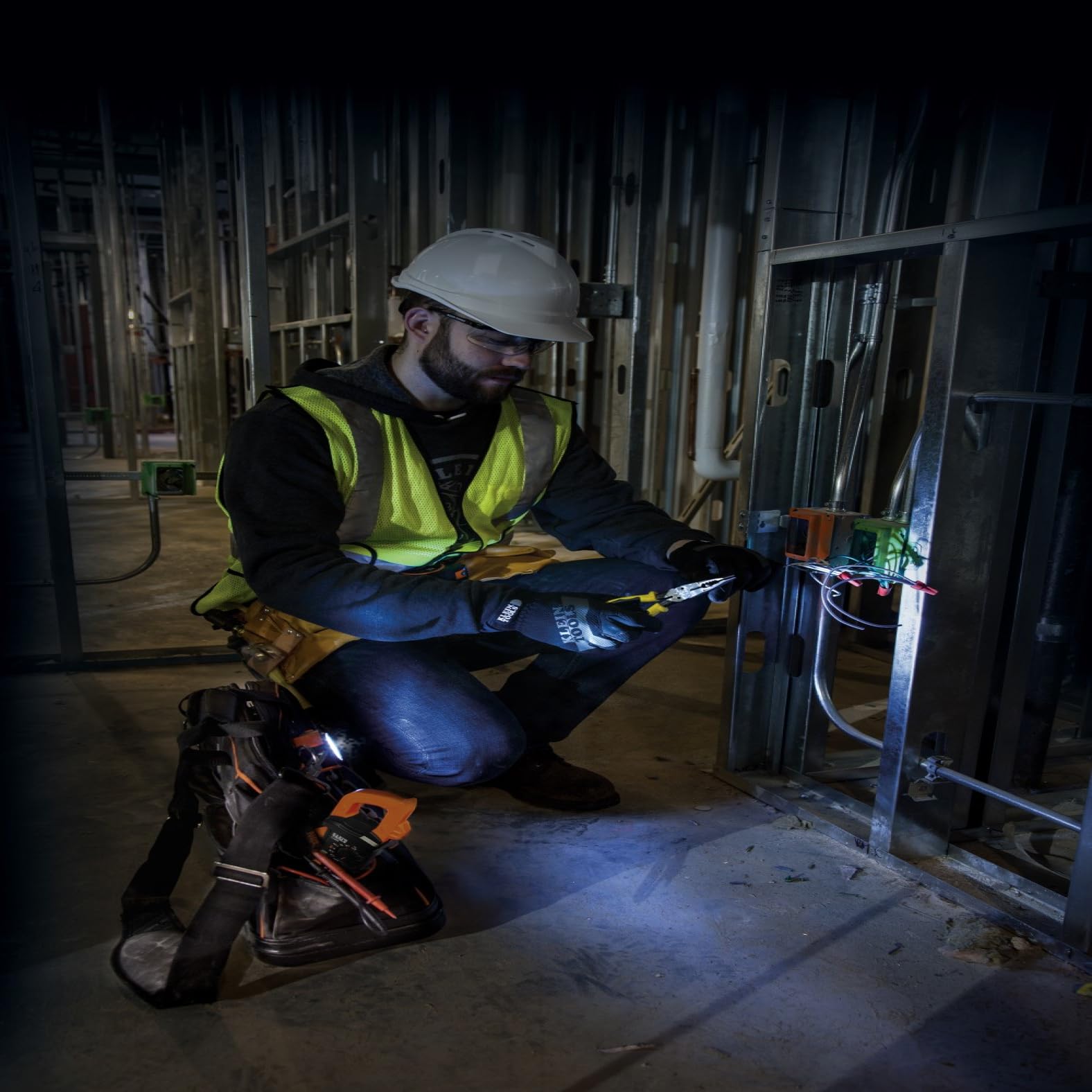 Klein Tools CL700 backlit display aids visibility in dim environments