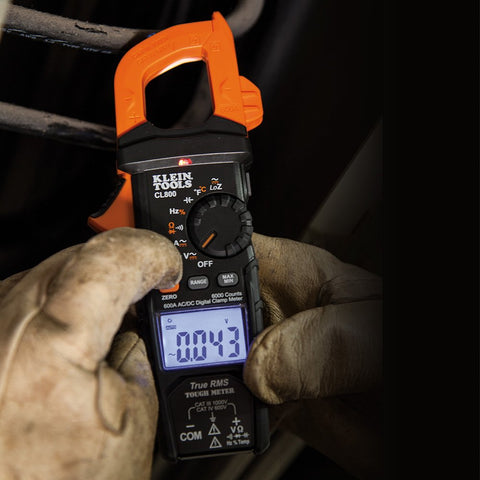 Klein Tools CL800 AC/DC voltage measurement on display