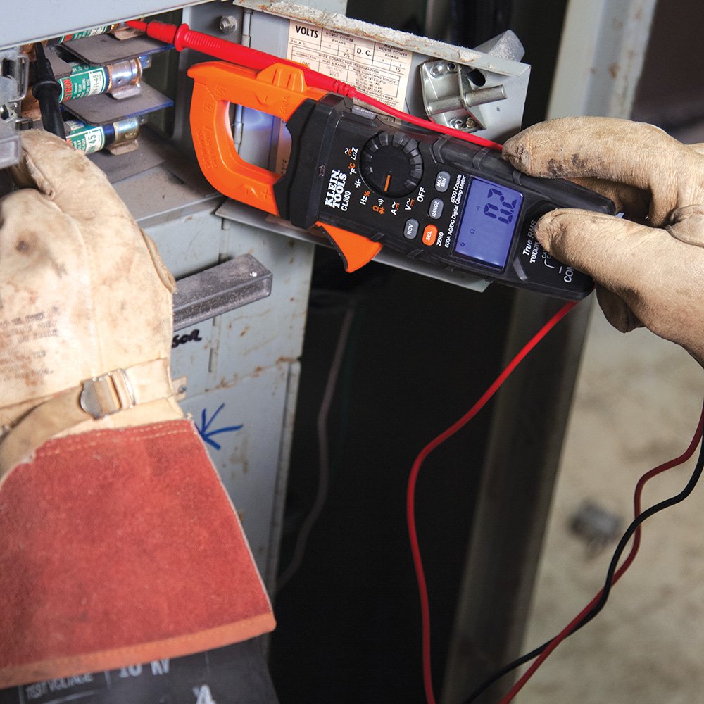 Klein Tools CL800 thermocouple temperature probe in use