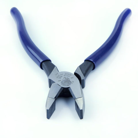 Klein Tools D213-9NE blue-dipped handles for comfort during use.