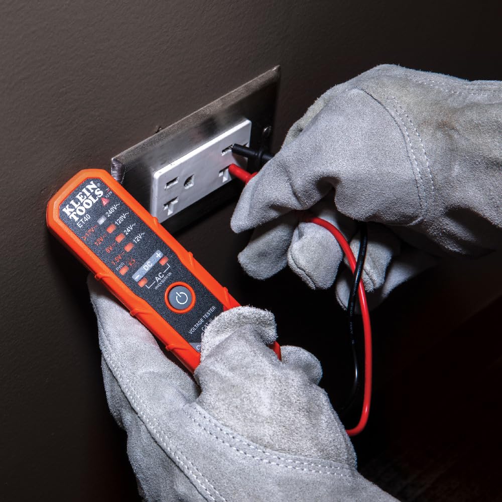 Klein Tools ET40 polarity indication helps identify DC polarity during testing.