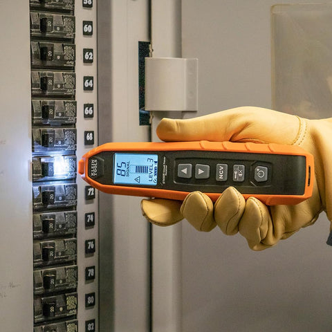 Klein Tools ET450 secure alligator clips for reliable connections
