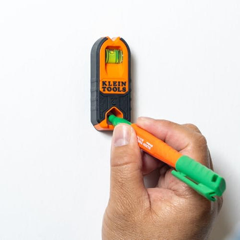 Detects wood studs and metal fasteners inside wooden framing