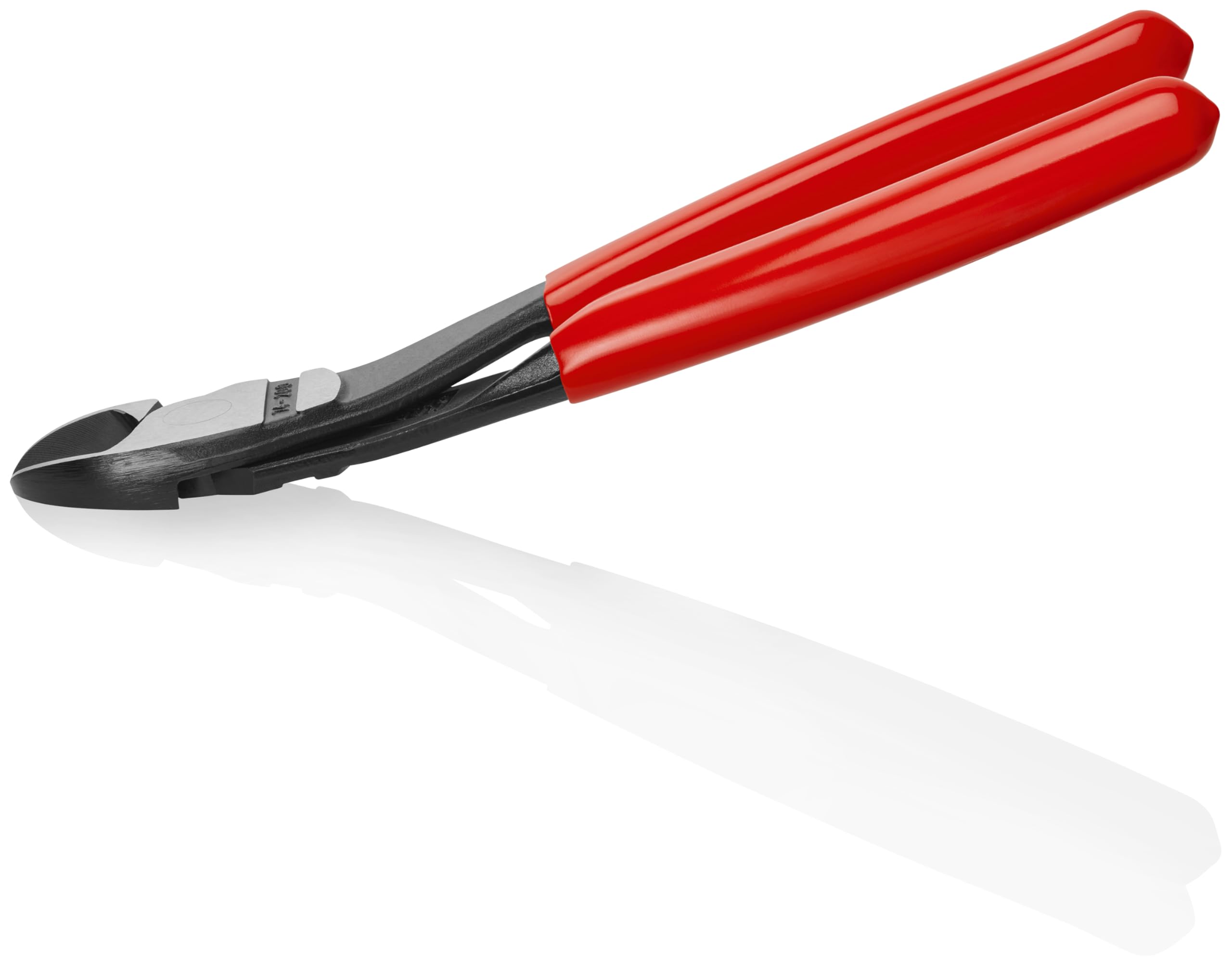 KNIPEX 74 21 200 piano-wire cutting capability demonstrated in close-up.