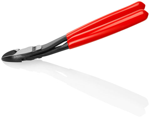 KNIPEX 74 21 200 piano-wire cutting capability demonstrated in close-up.