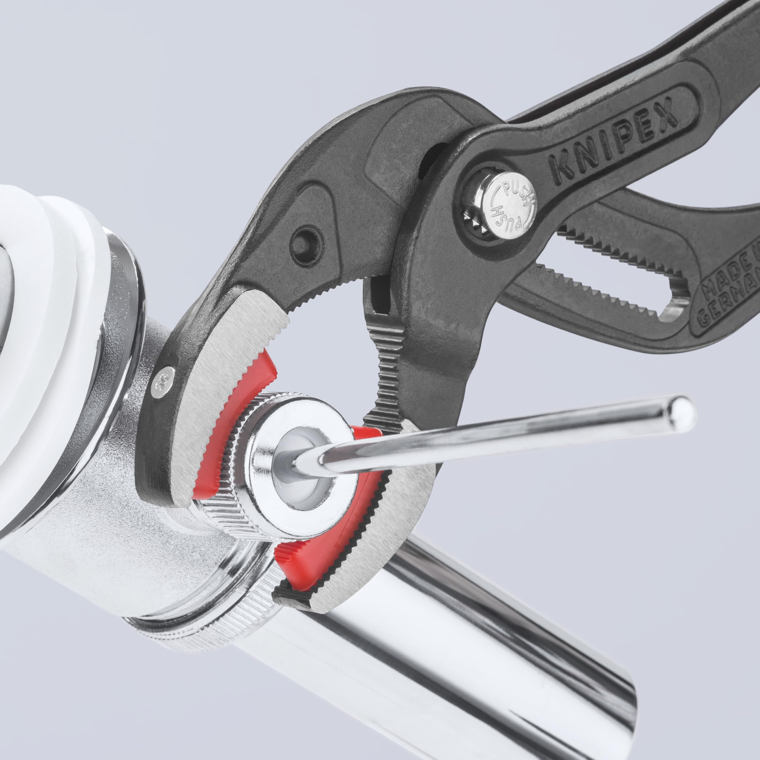 KNIPEX ergonomic non slip handles for comfortable use.