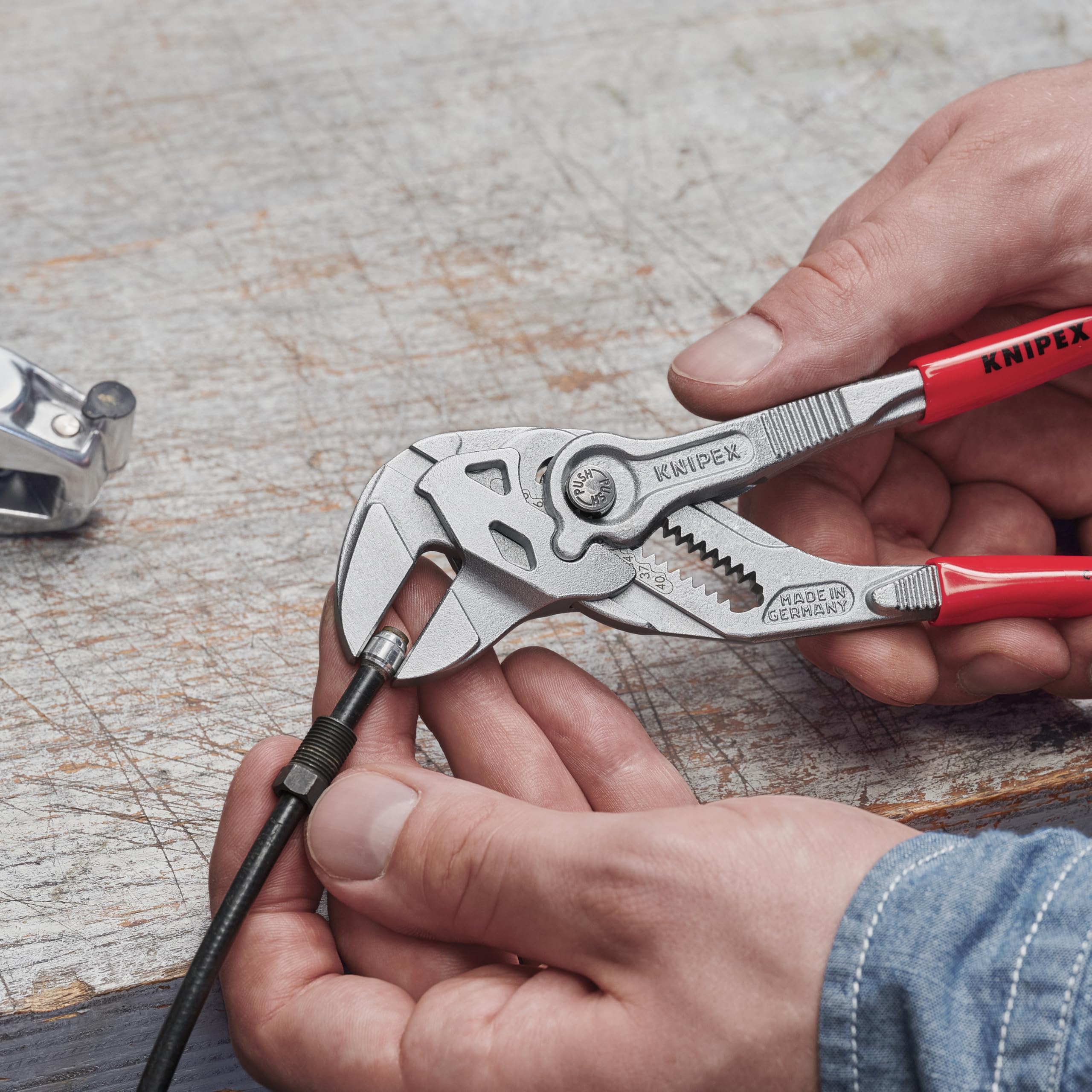 KNIPEX 86 03 180 plier wrench chrome jaws teeth emphasize hardened teeth for reliable grip