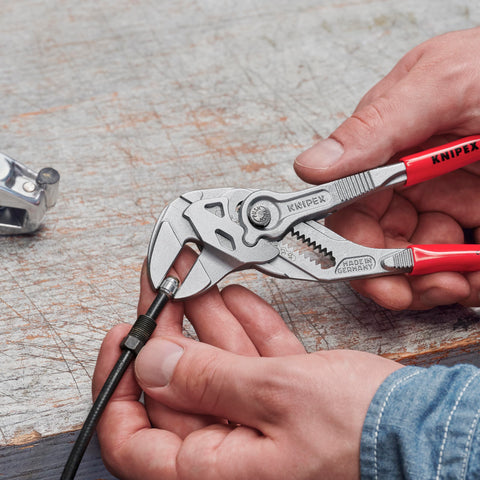 KNIPEX 86 03 180 plier wrench chrome jaws teeth emphasize hardened teeth for reliable grip