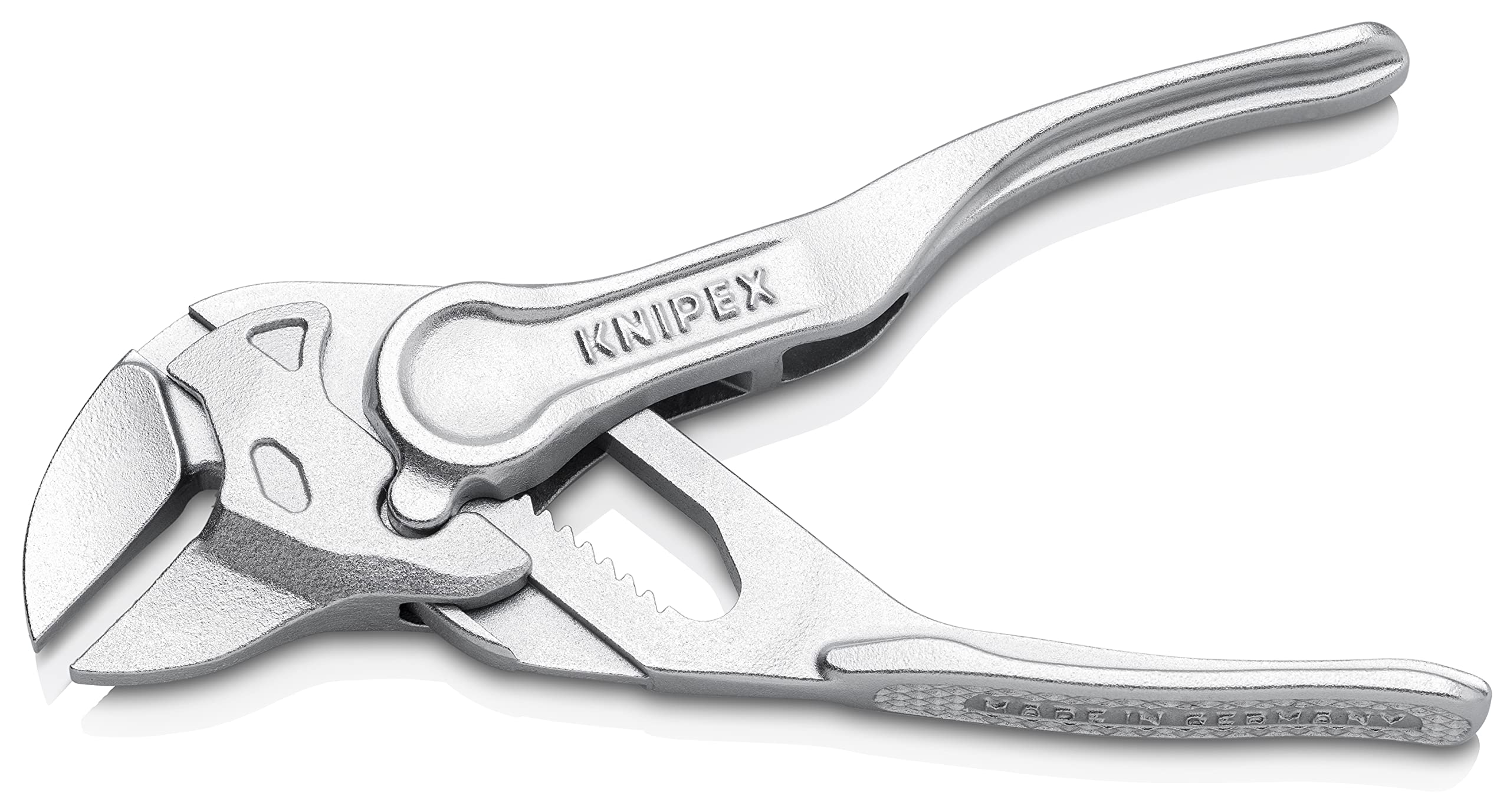 Small 3/4 inch capacity enables precise gripping on tight spaces.