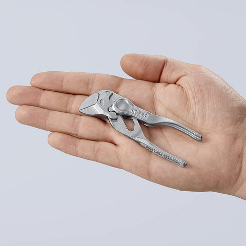 Smooth jaws prevent surface marring during use.