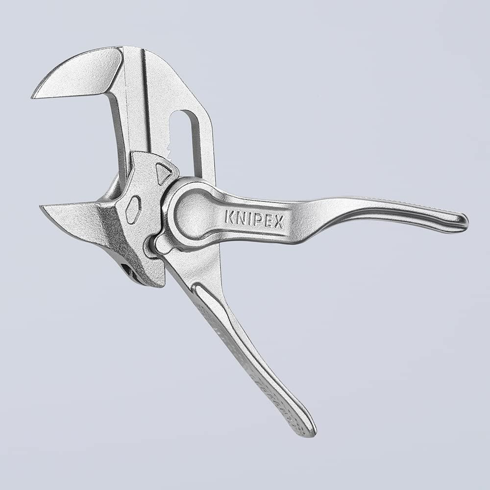 Textured handles improve grip in oily or dusty conditions.