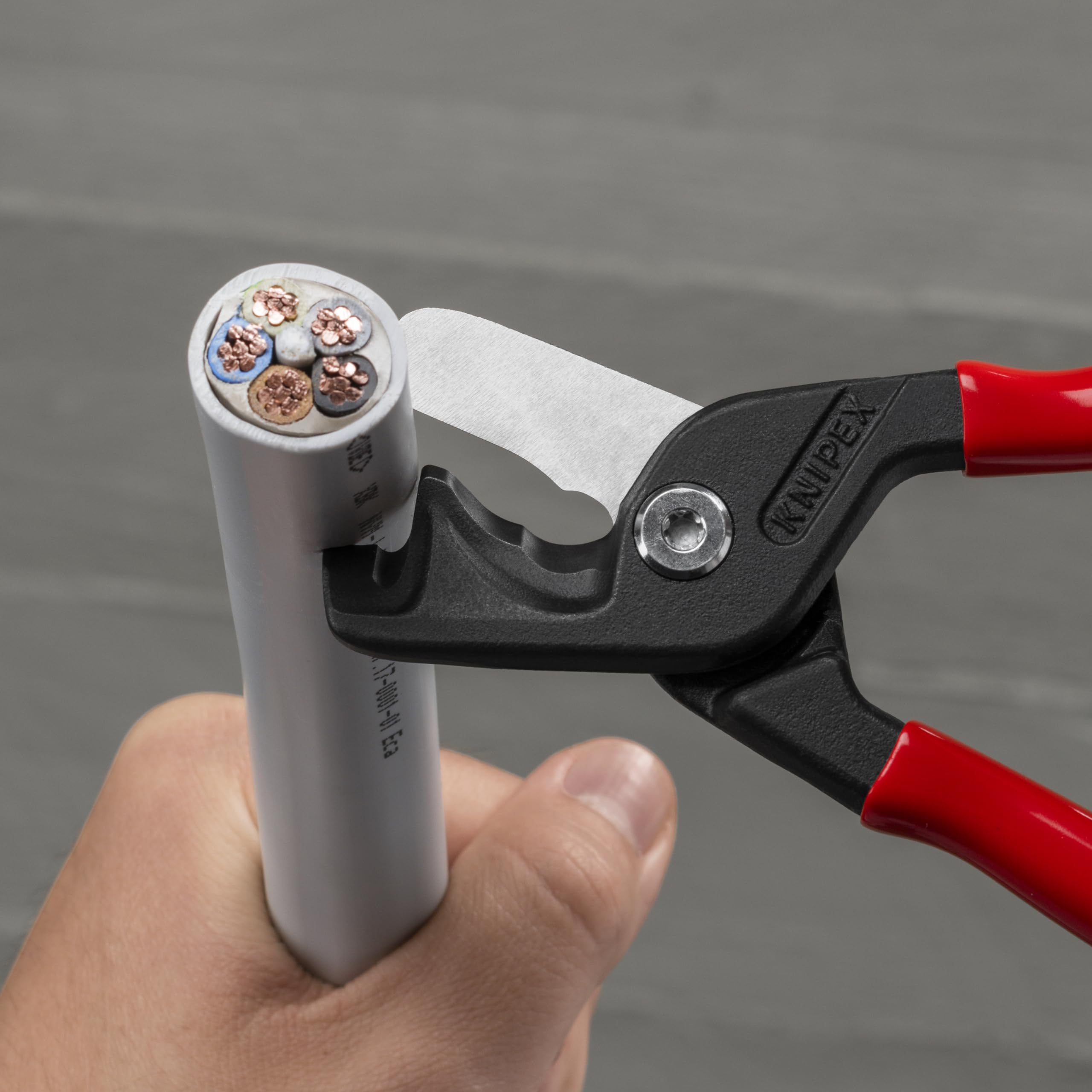 KNIPEX StepCut XL adjustable joint delivers precise cuts