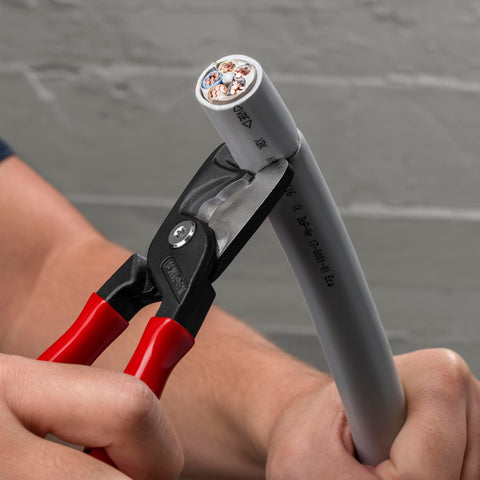 KNIPEX StepCut XL in use shows leverage and control on a cable