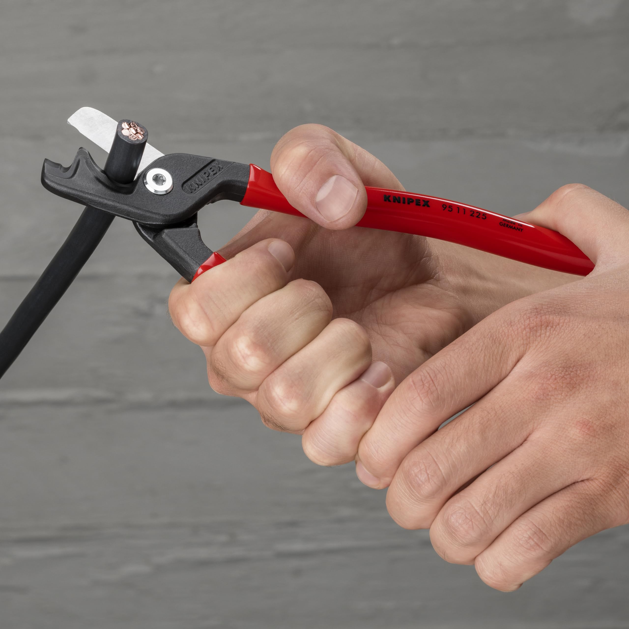KNIPEX StepCut XL long handles provide easy one-handed operation