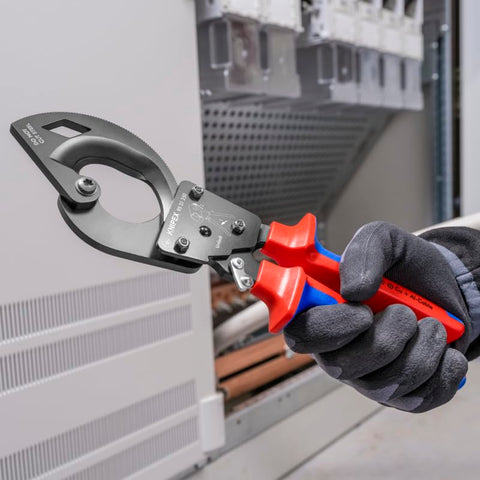 KNIPEX 95 31 250 SBA grip design for ergonomic control