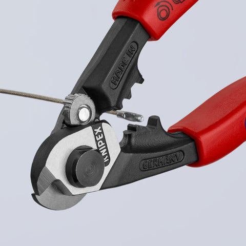 KNIPEX 95 62 190 bolted joint guiding blades precisely.