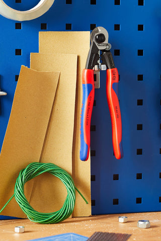 KNIPEX 95 62 190 Bowden cable sheath crimping with ferrules shown.
