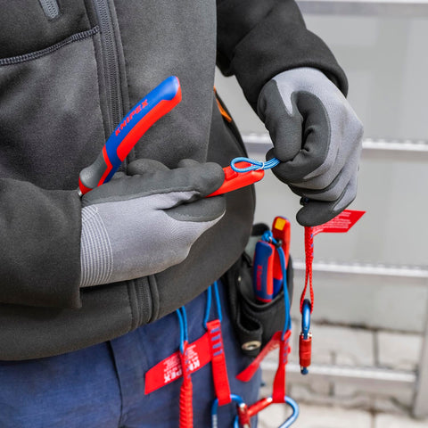 KNIPEX tool ships in carded packaging for easy inspection.