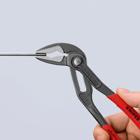 KNIPEX Cobra ES box-joint construction for durability and hinge stability.