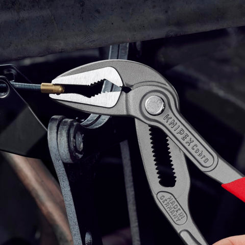 KNIPEX Cobra ES 18-position adjustment provides precise fit for different workpieces.