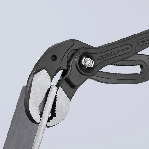 Pinch guard protects fingers on the KNIPEX Cobra XL16 during operation.