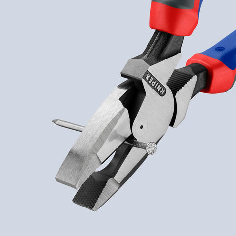 KNIPEX cross-hatched gripping zone provides secure pulling and gripping.