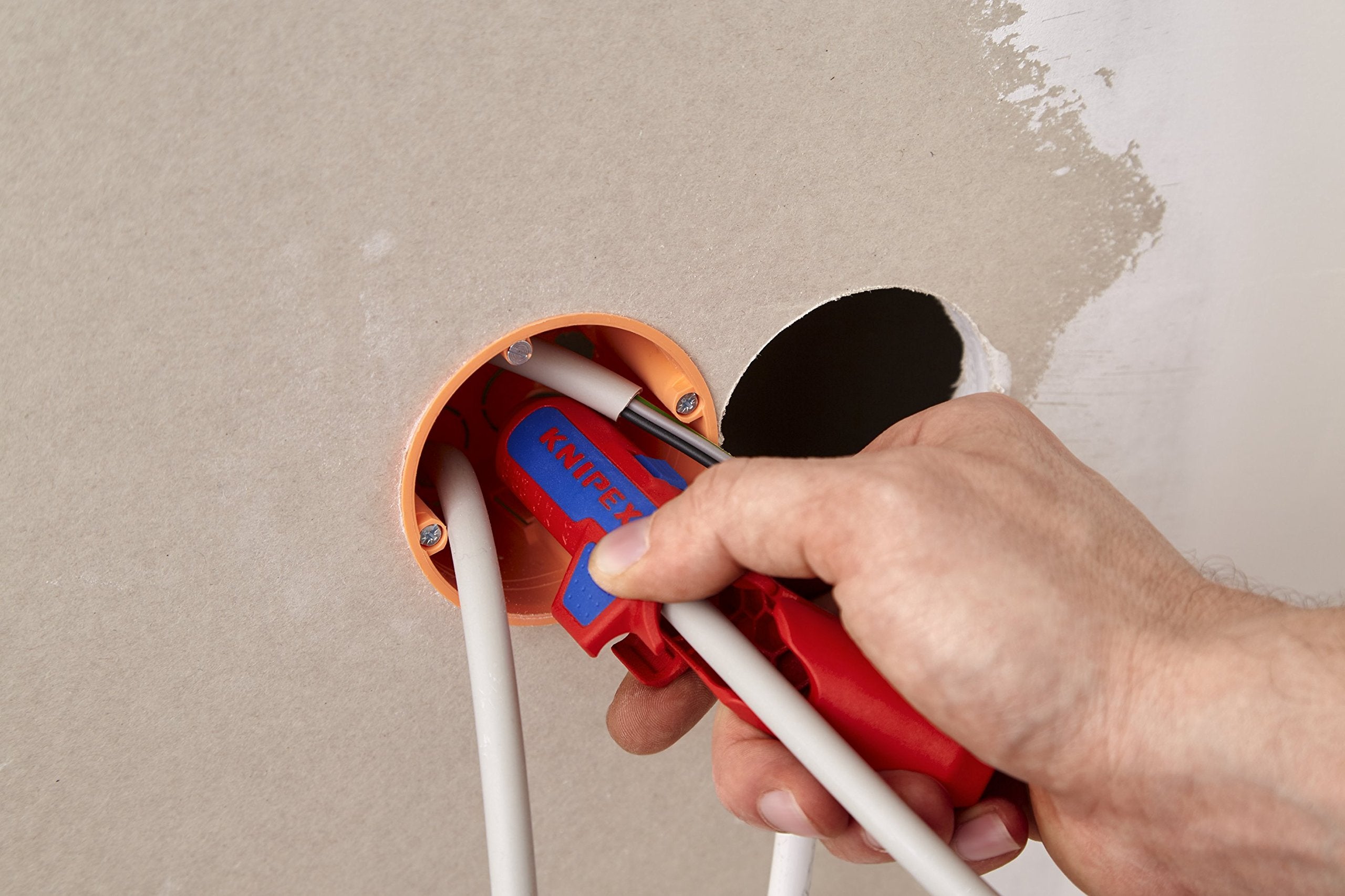 KNIPEX Ergostrip fast, efficient stripping of cables