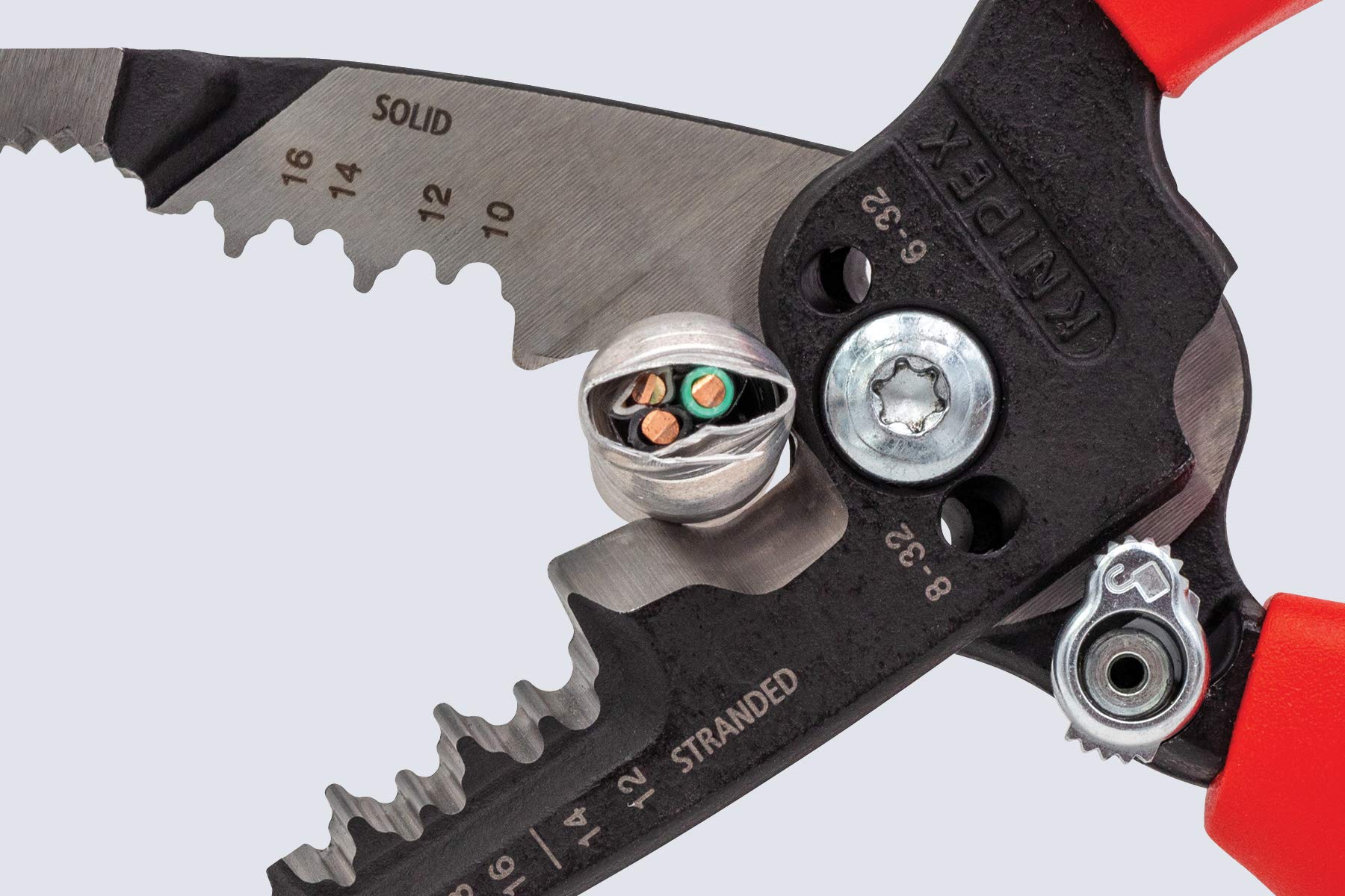 KNIPEX 13 71 8 demonstrates screw-cutting from front or back