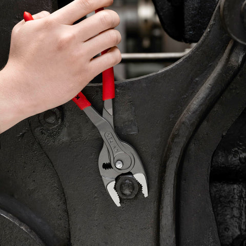 Box-joint construction of KNIPEX TwinGrip pliers for durable performance